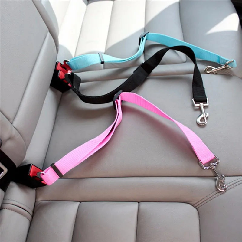 Cinturón de seguridad para perros – Accesorio de viaje ajustable para mantener a tu mascota segura en el auto